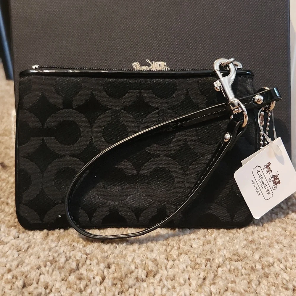 Coach Wristlet Madison OP Art Small NWT - Picture 2 of 3